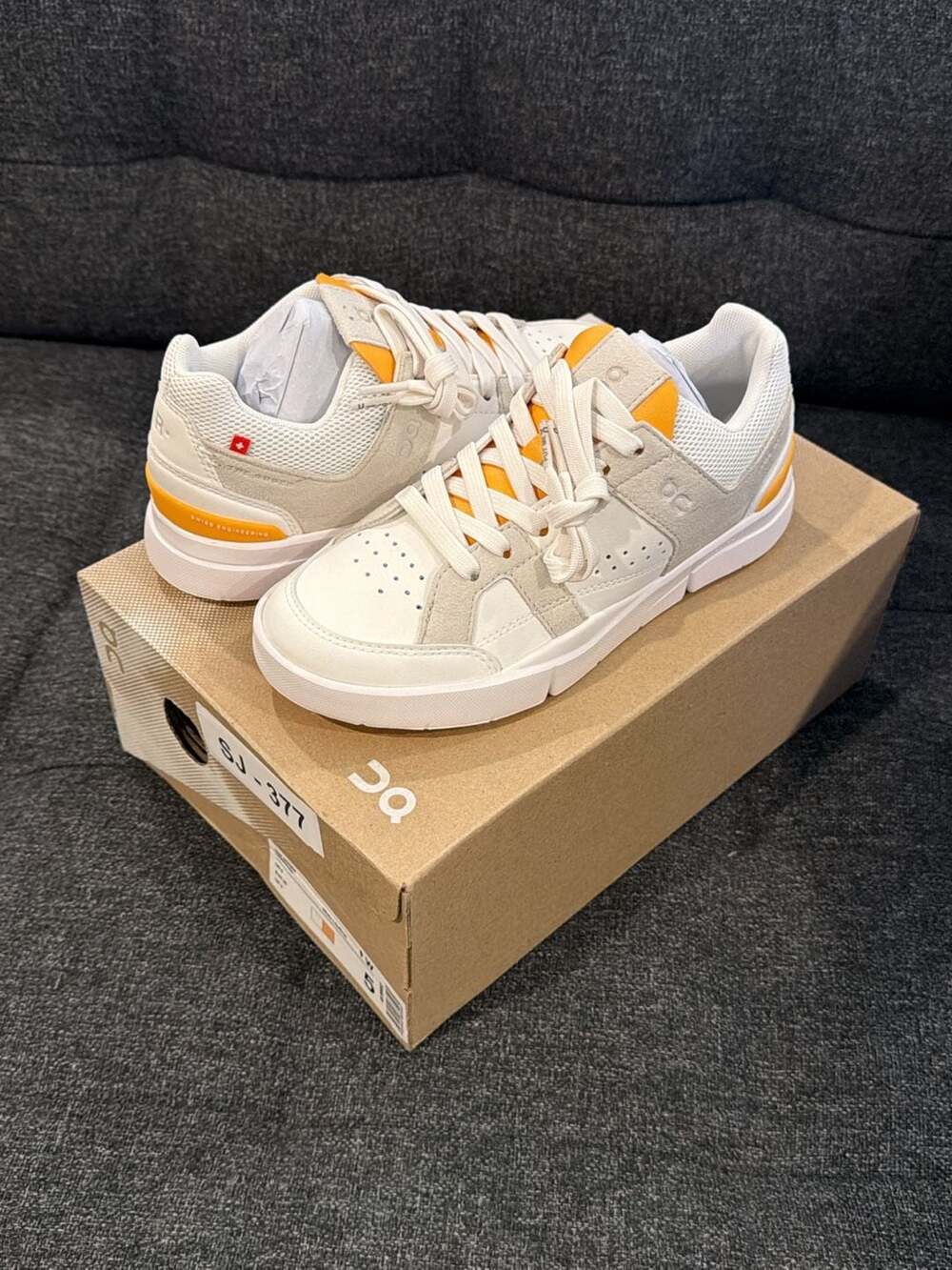 5W / 4J - On The Roger Clubhouse Shoes - White, Grey & Saffron